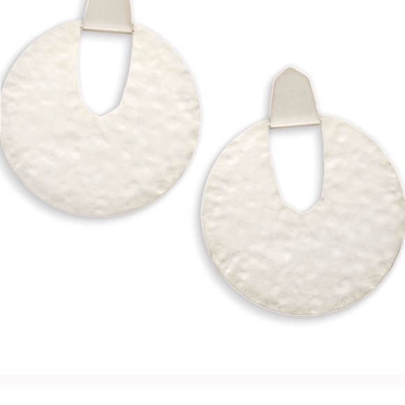 Kendra Scott Jewelry - Kendra Scott • Diane Statement Earrings • Silver